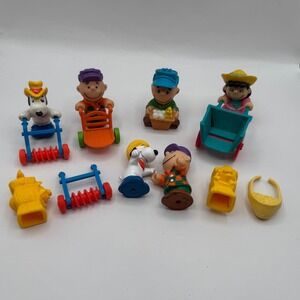 United Feature Syndicate Peanuts Farm Toy Lot Multicolor Figures Accessories
